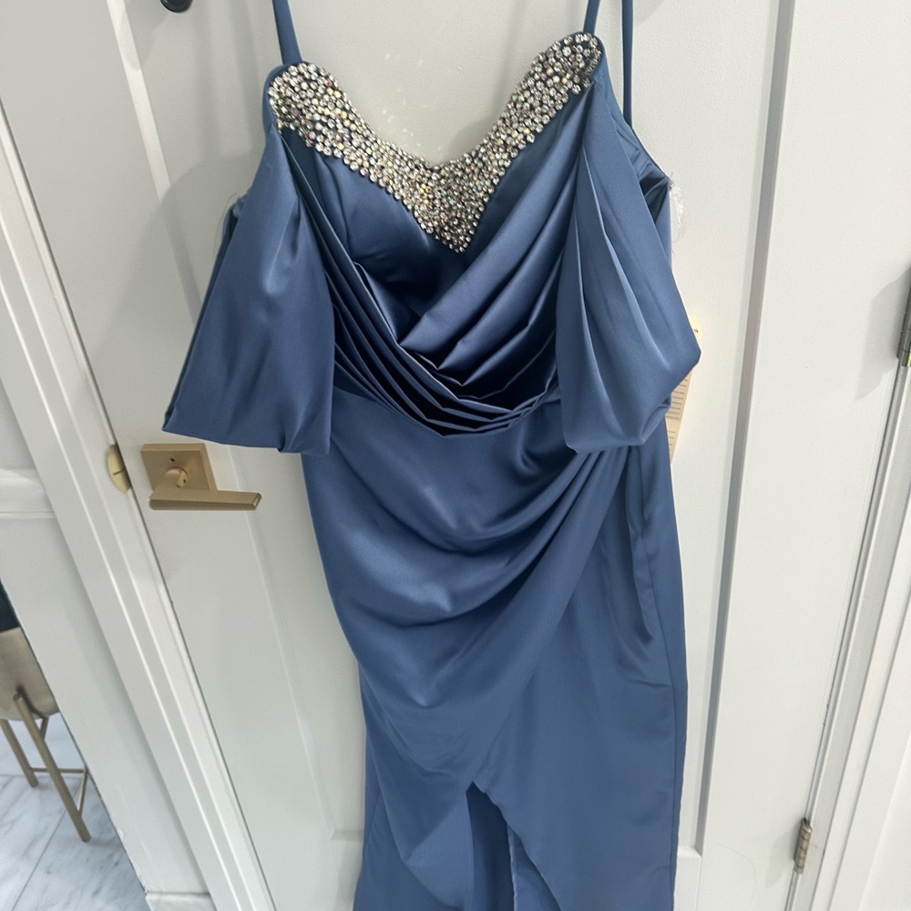 Elegant Blue Evening Dress with Embellished Neckline